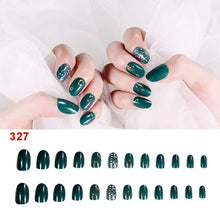 Load image into Gallery viewer, 24Pcs Fake Fingernails Full Cover Short Round Press on Nails Dripping Shape Heart Pendant Nail Tips Wearable Fake Nail with Glue