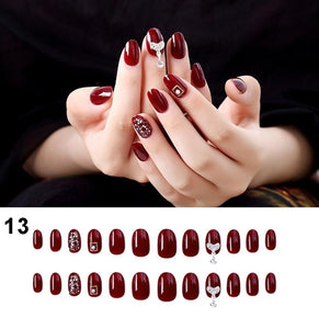 24Pcs Fake Fingernails Full Cover Short Round Press on Nails Dripping Shape Heart Pendant Nail Tips Wearable Fake Nail with Glue