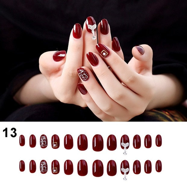 24Pcs Fake Fingernails Full Cover Short Round Press on Nails Dripping Shape Heart Pendant Nail Tips Wearable Fake Nail with Glue
