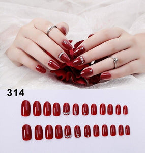24Pcs Fake Fingernails Full Cover Short Round Press on Nails Dripping Shape Heart Pendant Nail Tips Wearable Fake Nail with Glue