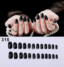 Load image into Gallery viewer, 24Pcs Fake Fingernails Full Cover Short Round Press on Nails Dripping Shape Heart Pendant Nail Tips Wearable Fake Nail with Glue
