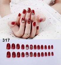 Load image into Gallery viewer, 24Pcs Fake Fingernails Full Cover Short Round Press on Nails Dripping Shape Heart Pendant Nail Tips Wearable Fake Nail with Glue
