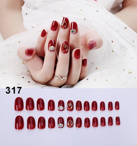 24Pcs Fake Fingernails Full Cover Short Round Press on Nails Dripping Shape Heart Pendant Nail Tips Wearable Fake Nail with Glue