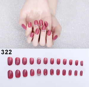 24Pcs Fake Fingernails Full Cover Short Round Press on Nails Dripping Shape Heart Pendant Nail Tips Wearable Fake Nail with Glue
