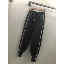 Load image into Gallery viewer, Plus Size Loose Harem Pants Zipper Sweatpants Casual Capri Leggings 2020 Fall Korean-Style Cargo Pants Women Hip Hop Trousers
